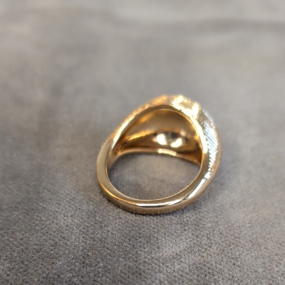 Shell-Texture Statement Ring - Goldtone Size 7 - Picture 10 of 10